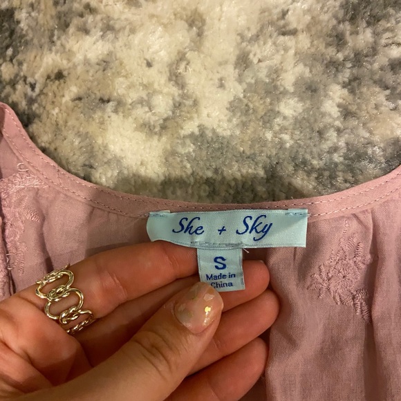 Plunging floral embroidered top - Picture 2 of 2